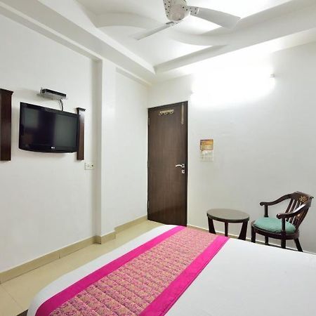Hotel Sai International New Delhi Buitenkant foto